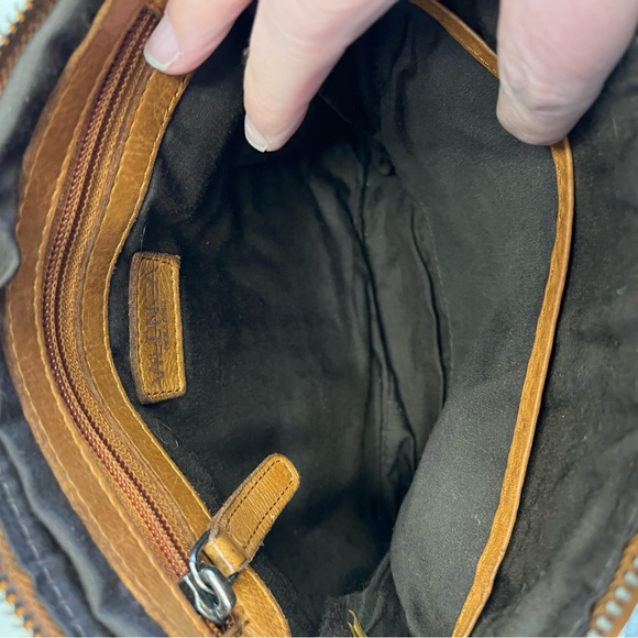 Vilenca Holland Woven Leather Crossbody Bag - Picture 5 of 7